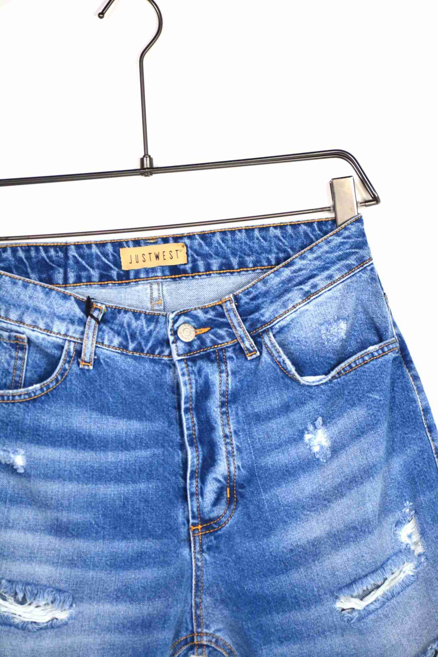 Jeans carot strappati