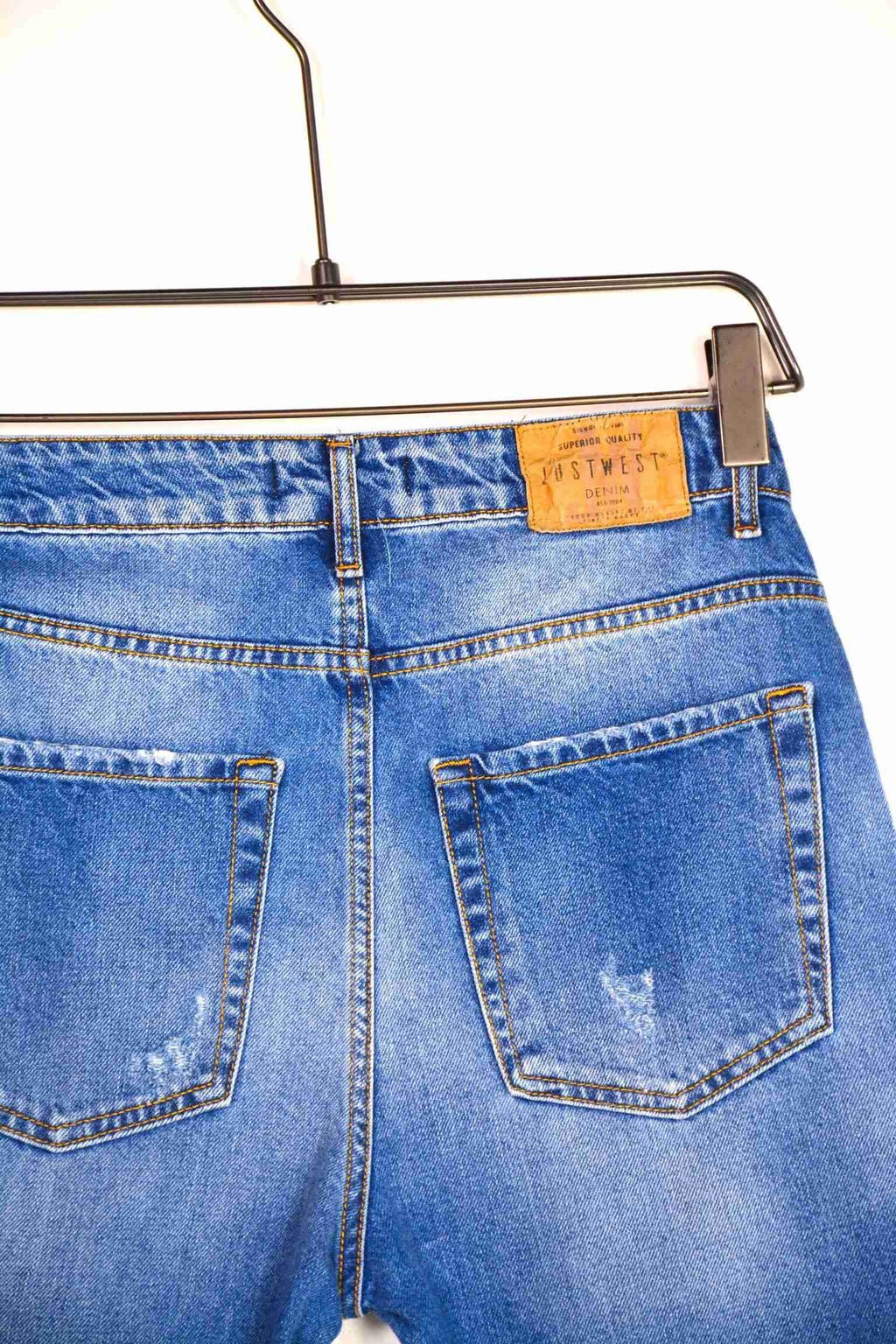 Jeans carot strappati