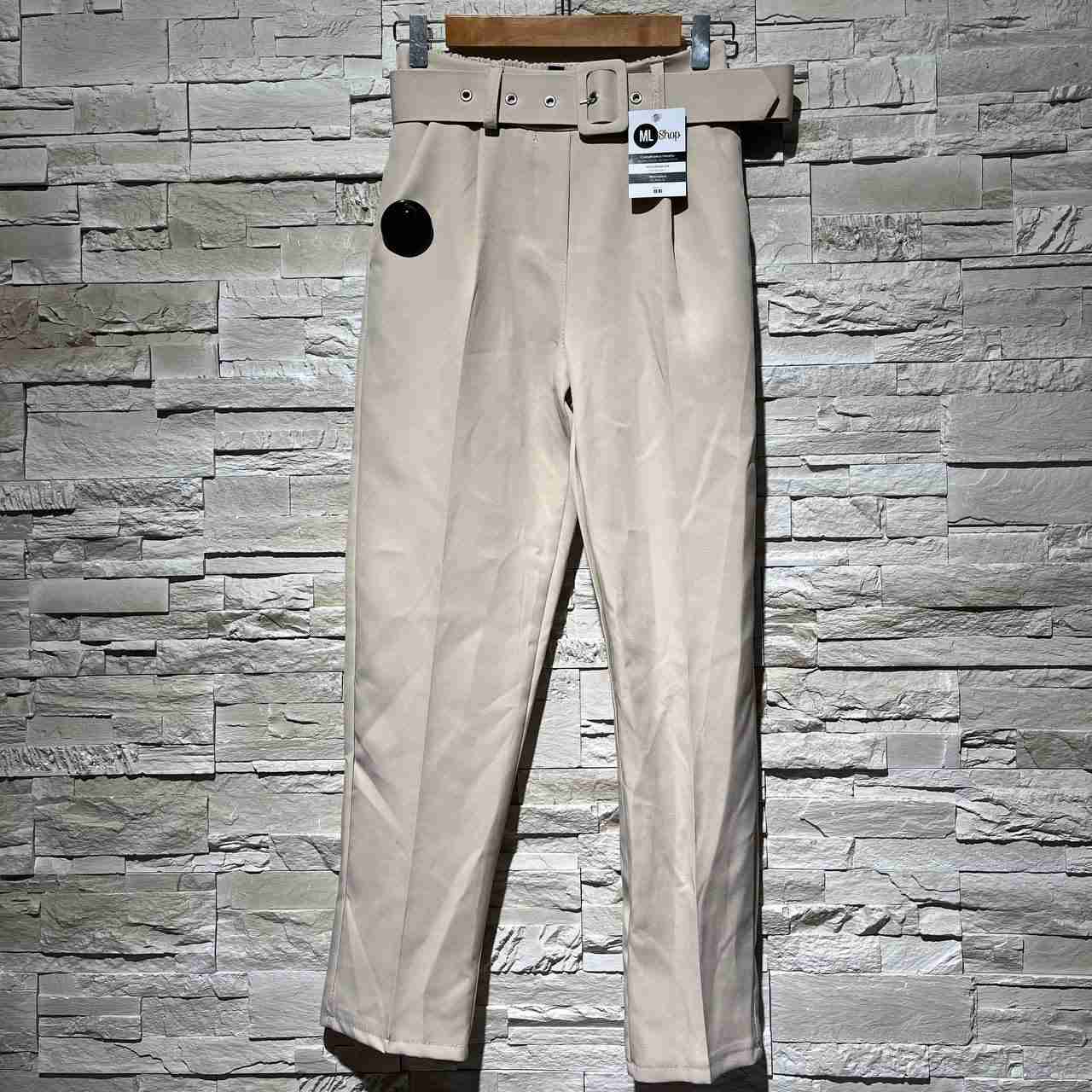 Pantaloni chinos con cinturino