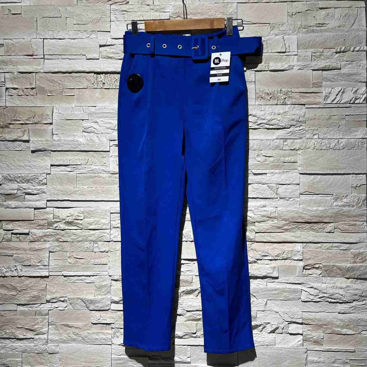 Pantaloni chinos con cinturino