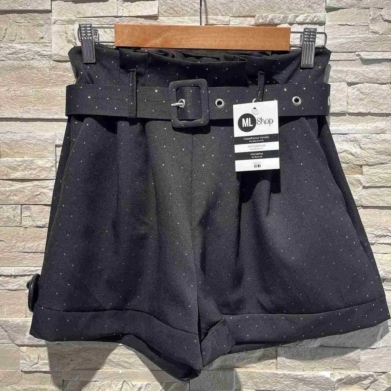 Shorts distress