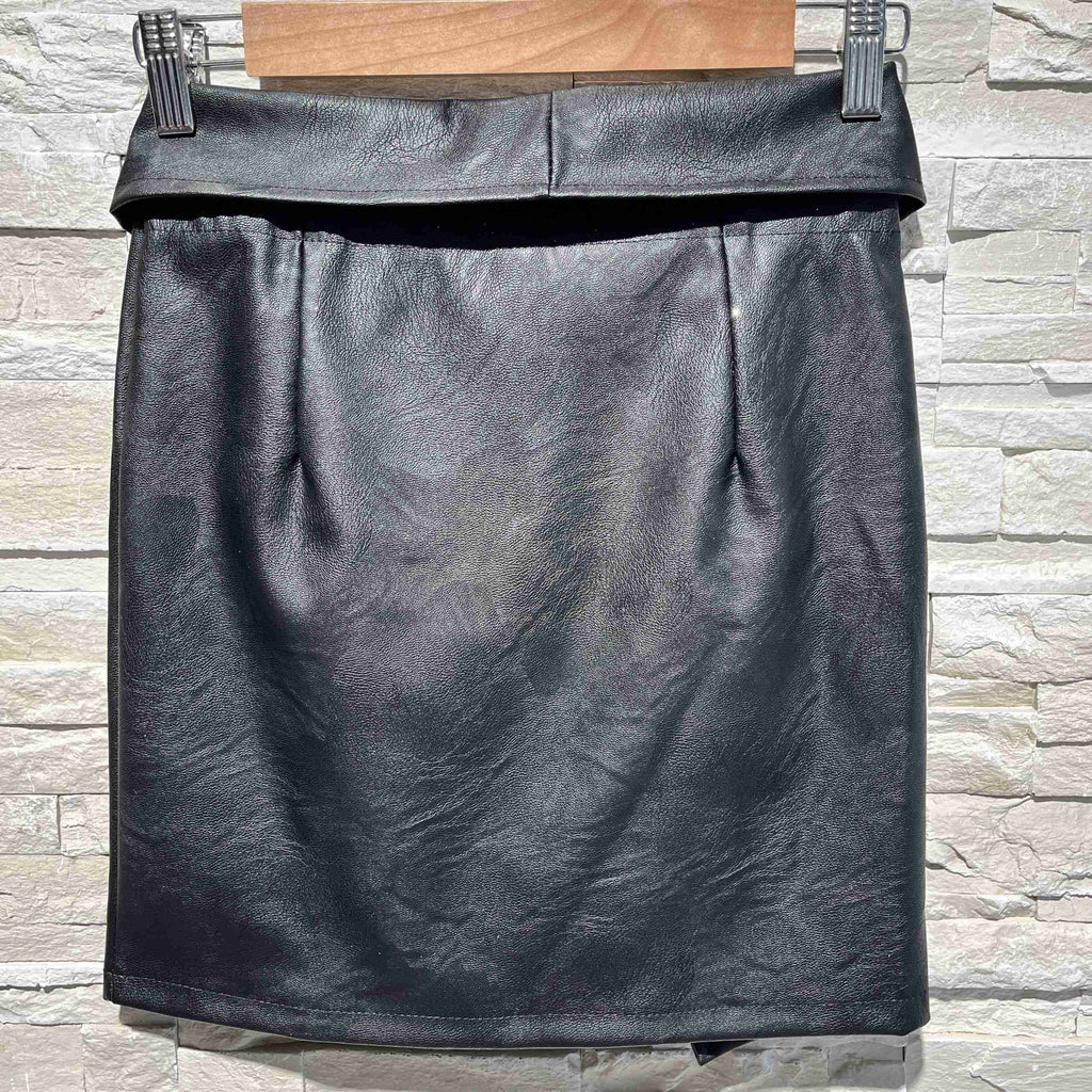 Minigonna asymmetry