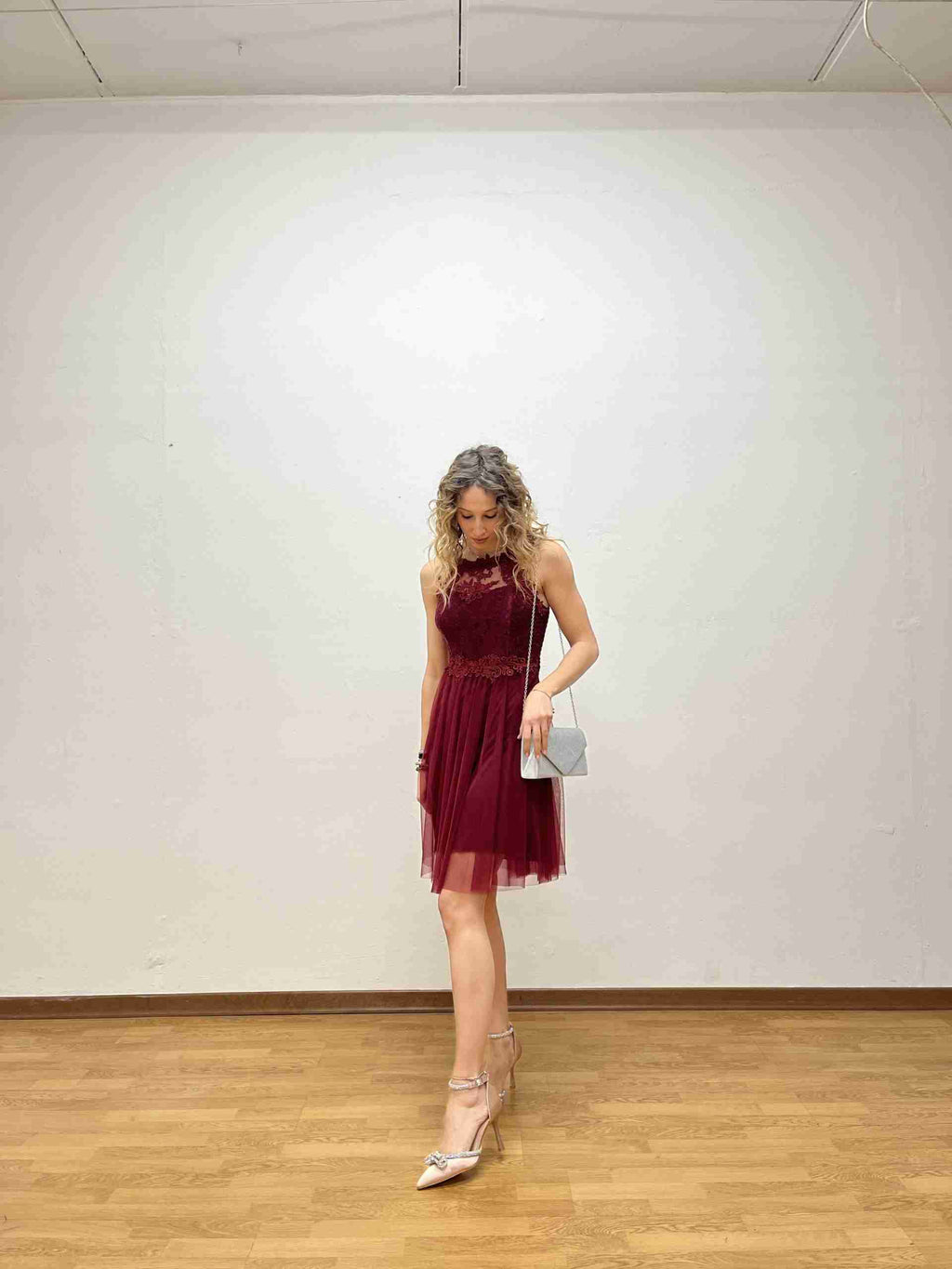 Abito a corsetto con inserti fiorellini e tulle