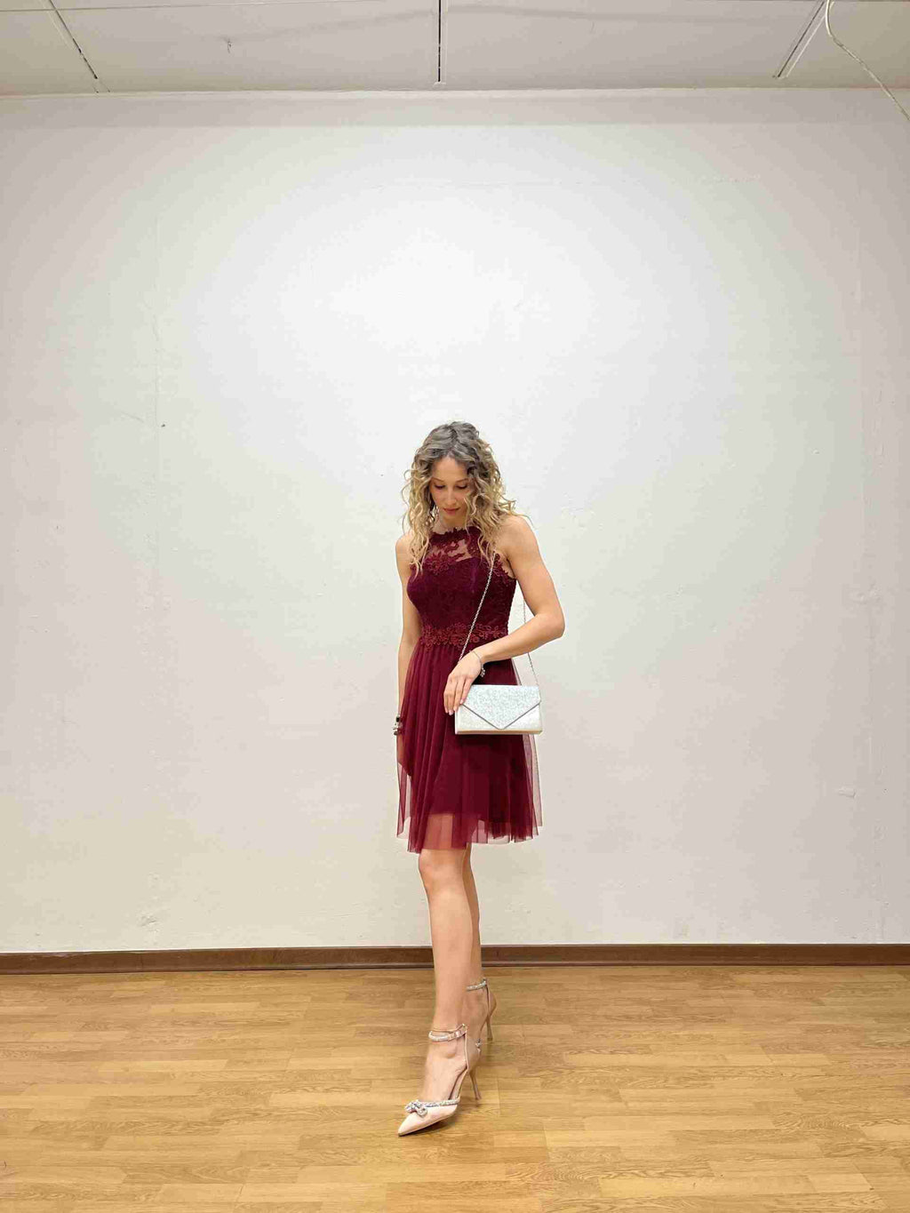 Abito a corsetto con inserti fiorellini e tulle