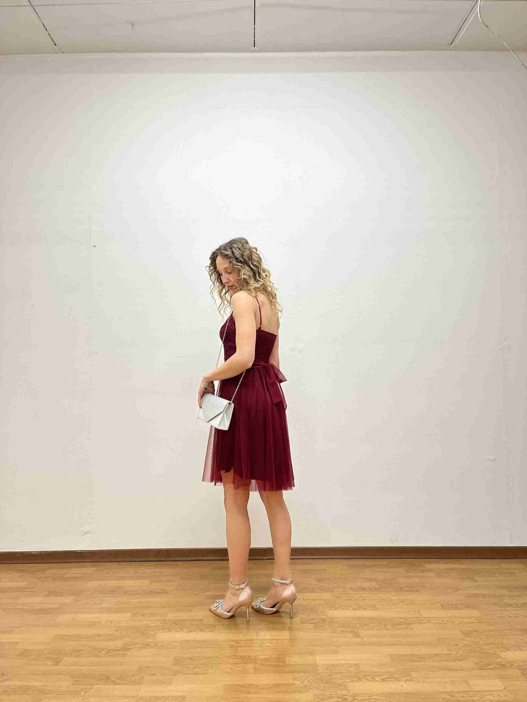 Abito a corsetto con inserti fiorellini e tulle