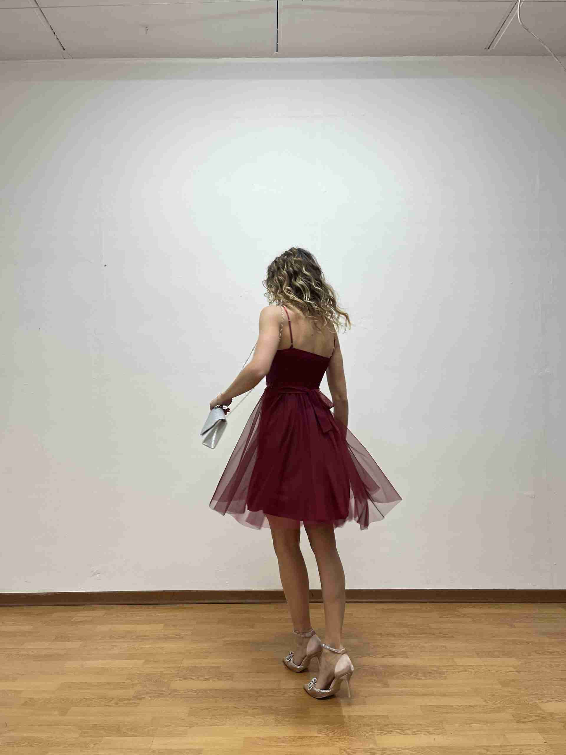 Abito a corsetto con inserti fiorellini e tulle