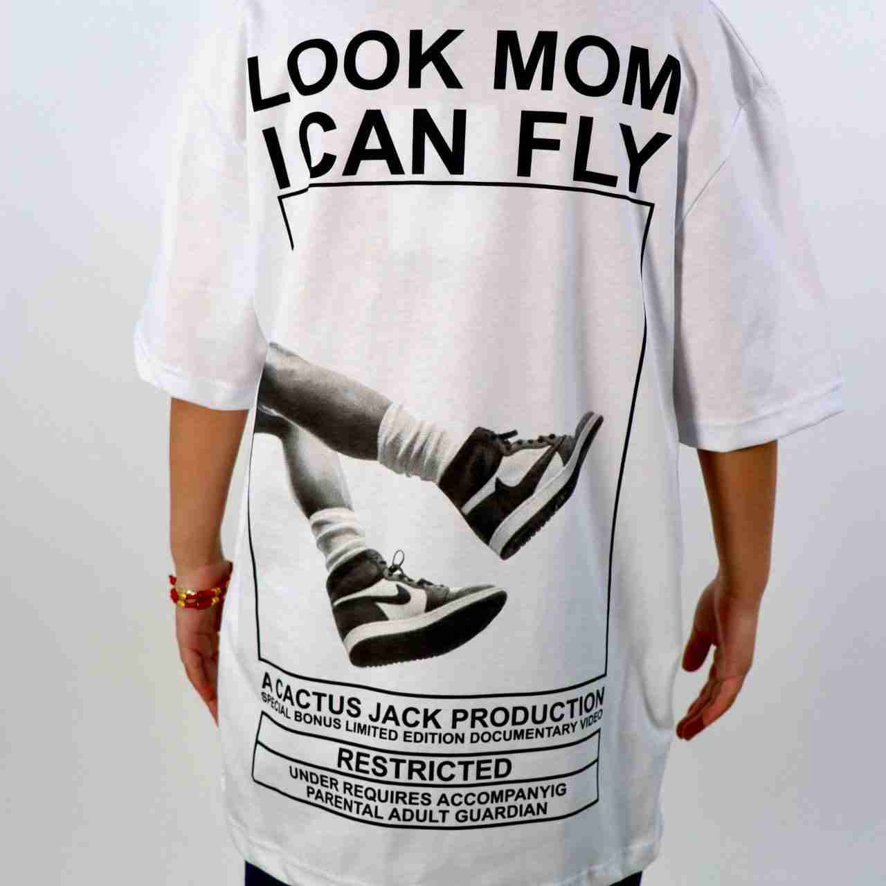 T-shirt fly