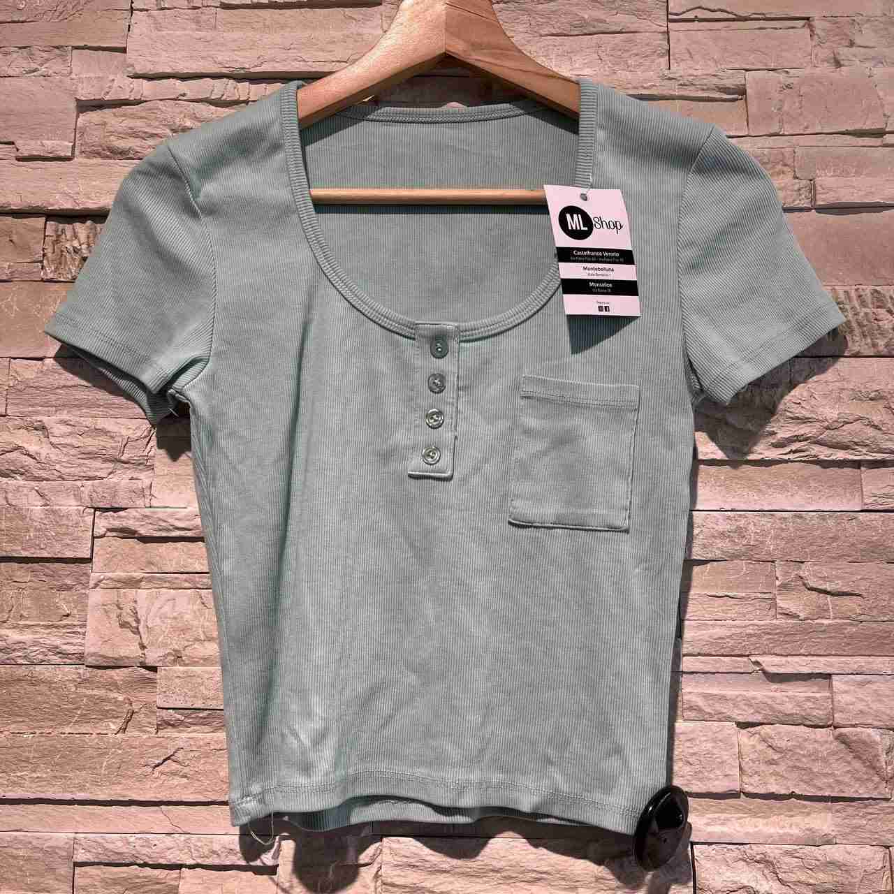 T-shirt bottons