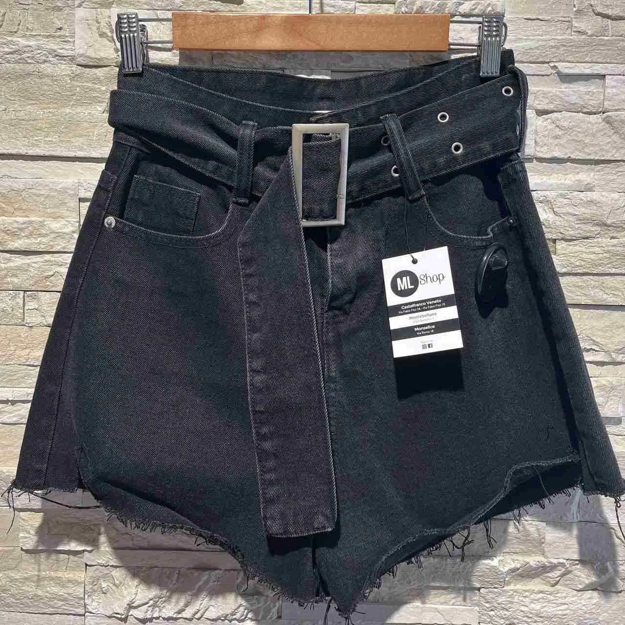 Shorts nikita