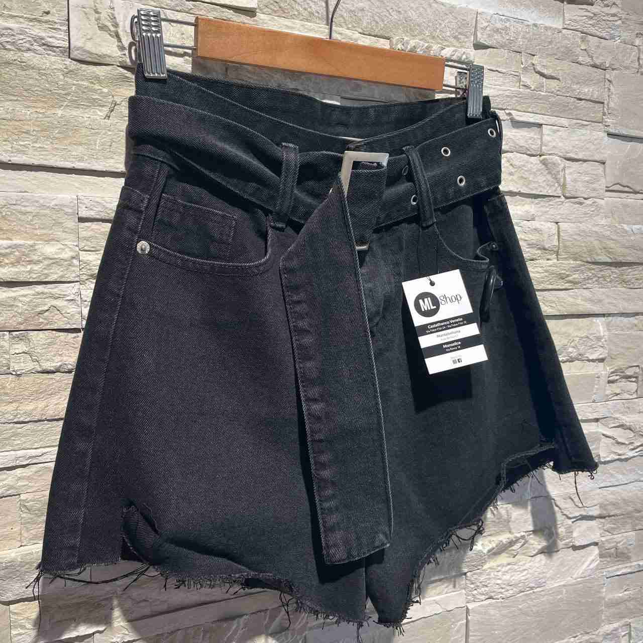 Shorts nikita