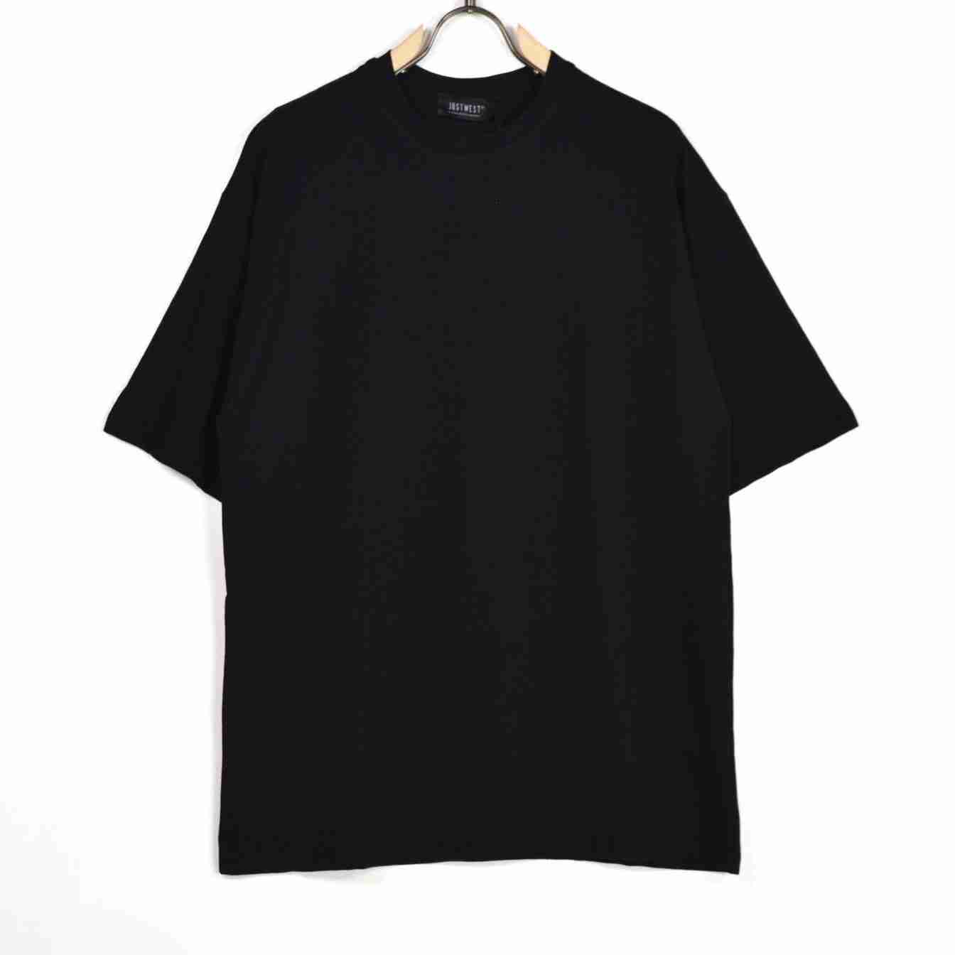 T-shirt black over