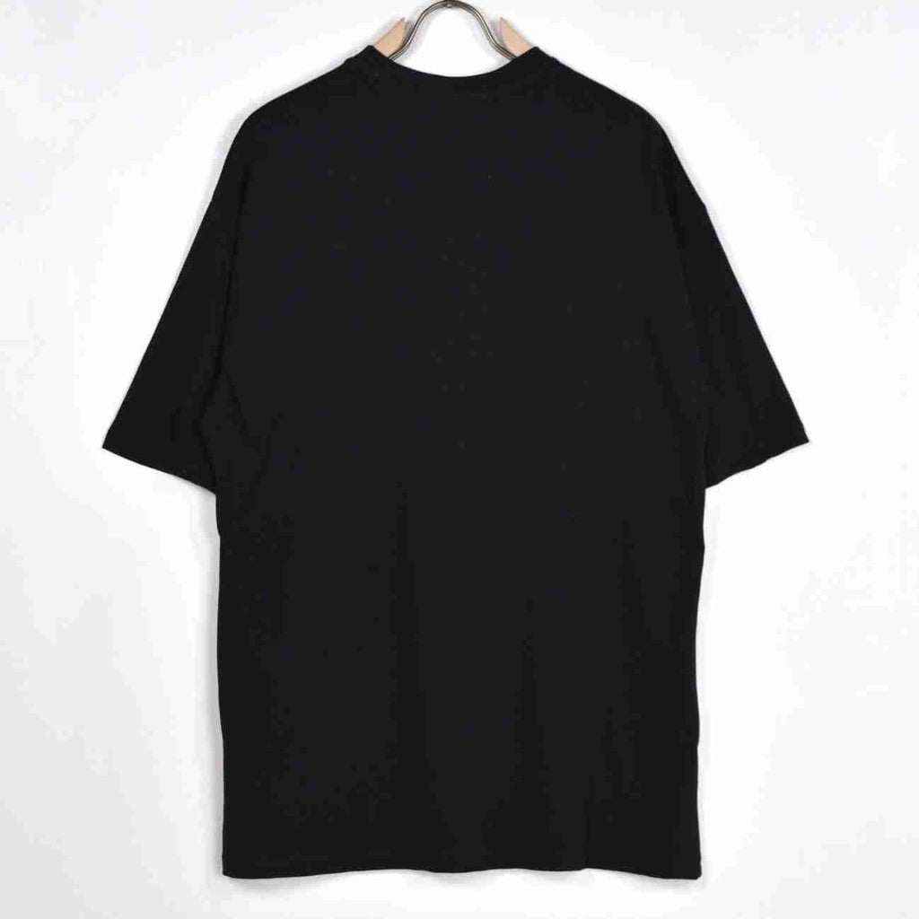 T-shirt black over