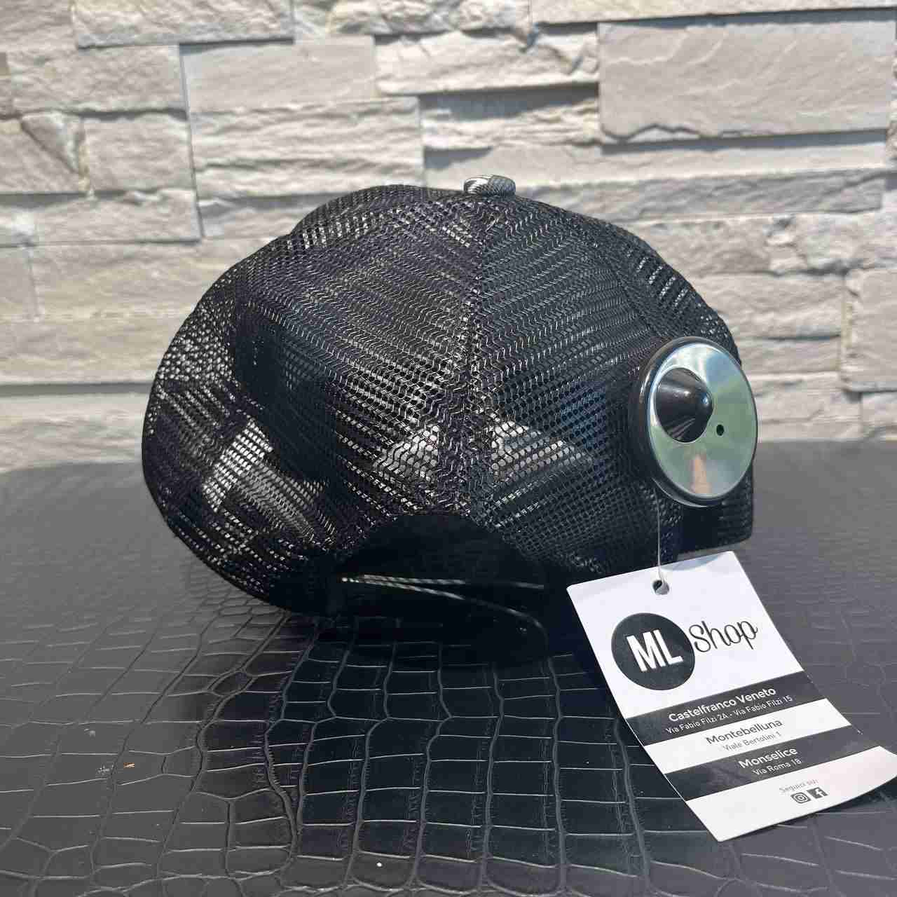 Cappellino abstract