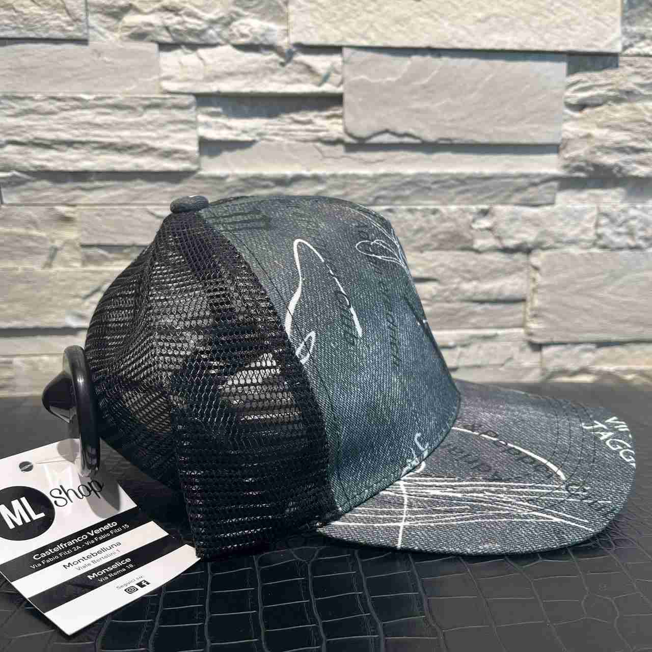 Cappellino abstract